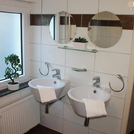 Fuer 12 Personen Sauna Garten Garage Hund 度假居