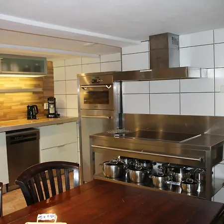 度假居 Fuer 12 Personen Sauna Garten Garage Hund *