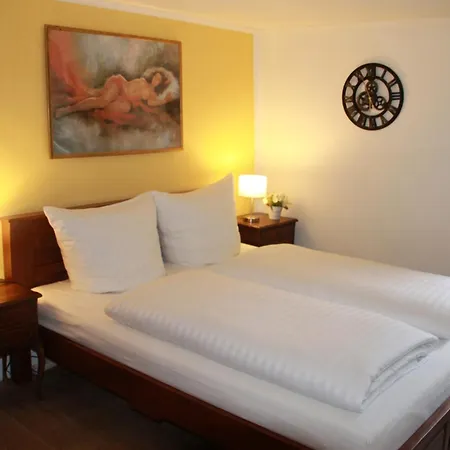 Fuer 12 Personen Sauna Garten Garage Hund * 温特贝格